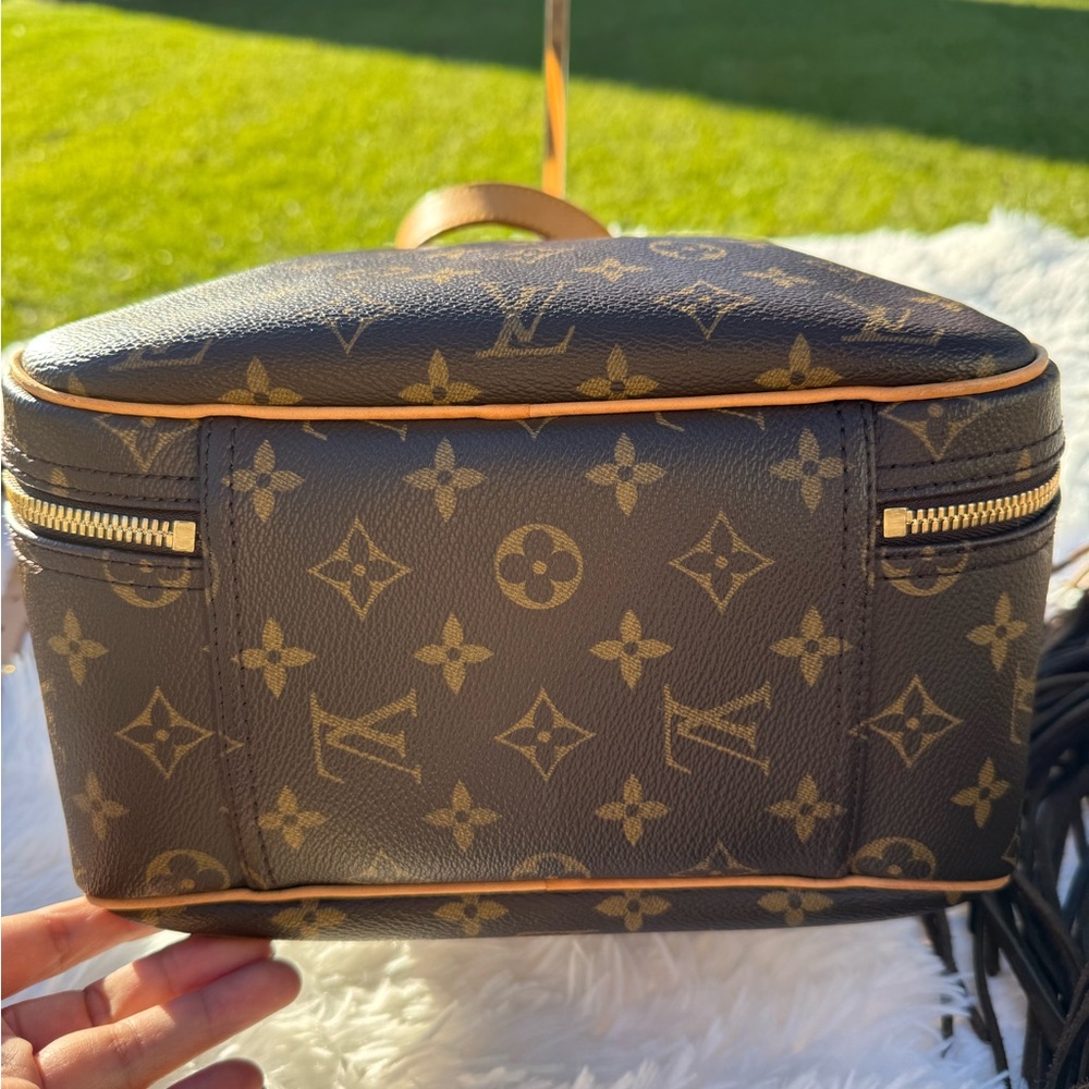 Louis Vuitton Excursion Monogram - Picture 5 of 13